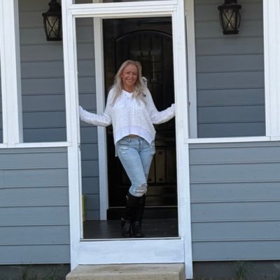tina_lindsey229's profile picture. 