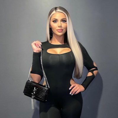Financial Dominatrix . Spoiled Brat👑$40
DM tribute fee. 💸 Cash App-$BratAva2 ✨All payment methods linked below ⬇️NO PAYPAL @GiannaaaRose BBL GG🍑