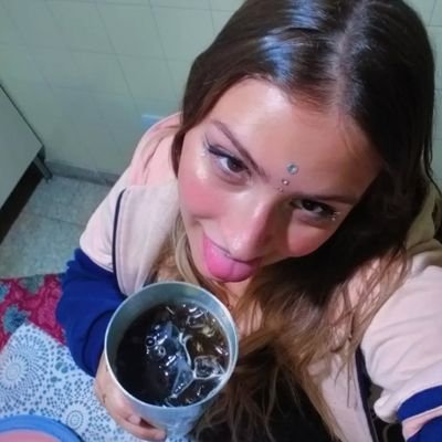 candepolitizada's profile picture. se politizó demasiado mi Twitter, por favor dejen de seguir a esta cuenta
