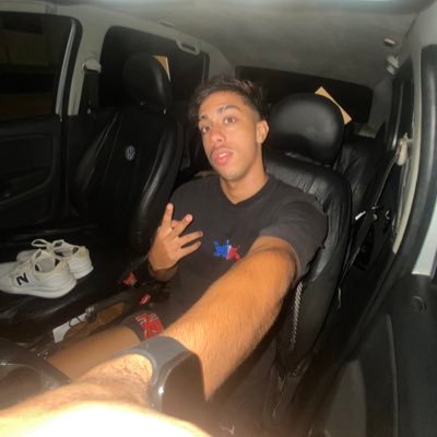 _Antoony__'s profile picture. é tudo frase de música