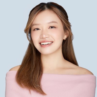 biasanya ngobrolin skincare di tiktok & IG, tapi pingin mulai nulis disini juga 🫶🏻🙂↕️ btw kulitku kombi-oily!