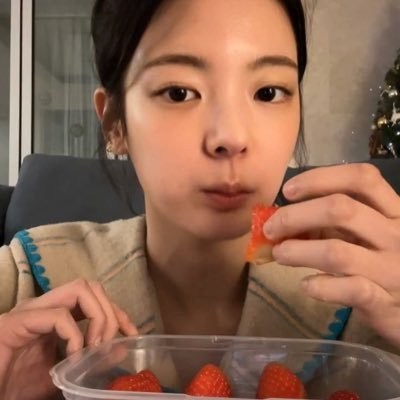 easycjwin's profile picture. reborn @jisuhanni 🍓🍒🍫 using wifi and data 🐣 old usn @.jisussufe @.blxushie