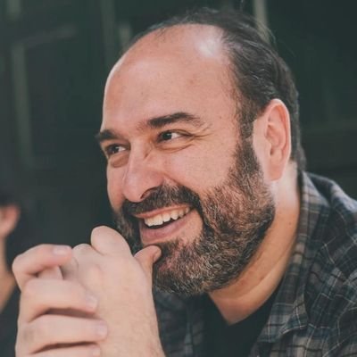 Fotógrafo y profesor de Proyectos Fotográficos, Autores y Retrato. Arquitecto en una vida anterior.