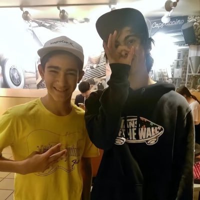 gllghrz's profile picture. identity crisis