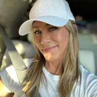 Jennifer Aniston (@expensivesailor) 's Twitter Profile
