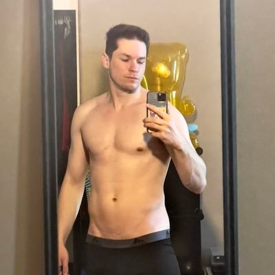 🔞 NSFW | Vers guys do it better | Full time side quester | 🎥OF: https://t.co/brDVjgvMQy | Custom requests on OF | DM to collab | Socials linked ⬇️