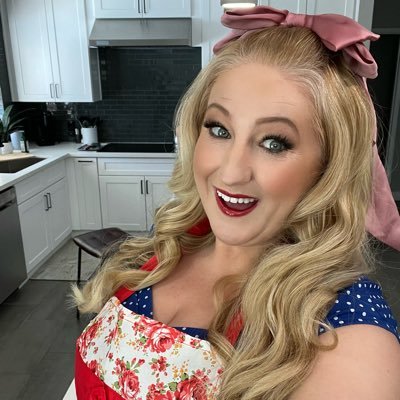 Adventurous traveler 🌎 with a passion for Classic Video Games 🎮 All things Nostalgic & Nerdy 📚 Mattress Actress ◾️🔸 Pinup Princess 👑 Content Creator 🌶️