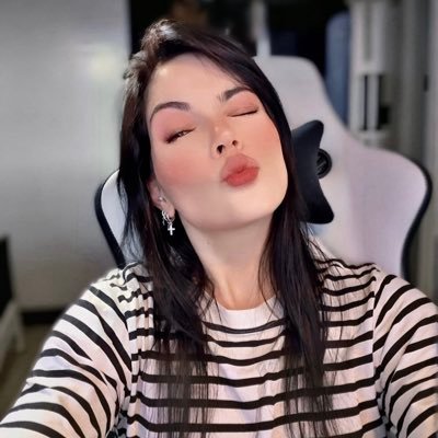 GT alicesnluiz | SW-8448-0603-6213 | Steam 765611994 | Pareço legal, mas não gosto de pizza. Gamer da shoppe. odeio chocolate. fã de 🍺. Workaholic!
