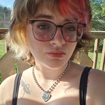 20!♋ Addicted to the Caps Lock‼️
Music lover, Gamer and Barista and Parx stan🍄