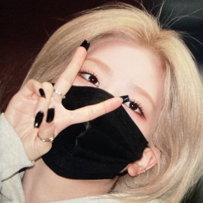 taytayj2000's profile picture. 😗