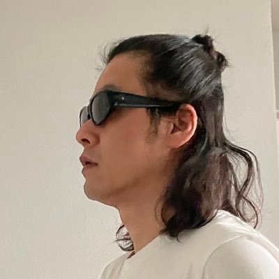 大ババア(彼、ゴリラ、只今闘病中)と小ババア(私、ヒロイン)の胸キュンラブストーリー。ジャンルはヨボラブ(ヨボヨボラブの略よ) 。2人の生活の切り取りをときに最高に素敵にときに最高に下品に。 ババアの3大原則、錆びない媚びない綺麗ぶらないをモットーに生きております。