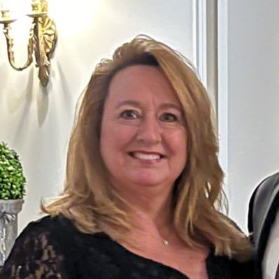 MrsCC10's profile picture. Mom, Wife, Media Specialist, G&T Teacher, Reader