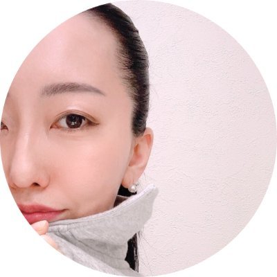 47歳美容楽しむ人┋ビフォアフ無加工┋敏感肌┋アトピー体質┋皮脂極少┋頬の毛穴ボコボコ┋ブルベ冬┋エタノール🆖┋カチオン界面活性剤🆖┋シリコン🆖┋紫外線吸収剤🆖┋精油色々🆖┋ボトックス&マッサージピールは定期┋大阪のみで美容施術┋レポはブログかポスト検索🙇♀️