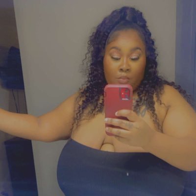 so I popped up on your timeline, because one of your friends reweet me& you liked my tweet so you now clicked on my page now you reading this. Follow me! ❤️💋💯