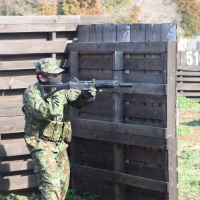 あおいちひろ推し、 ライブでお菓子直撃した人/サバゲー好き、(自衛隊装備)※服だけ SIG552使用