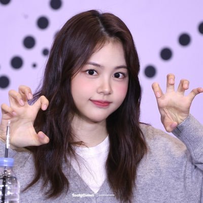 hogwartskies's profile picture. life is going on/off.
akun ssa (suka-suka aku)
on nya kadang-kadang.
selective follow