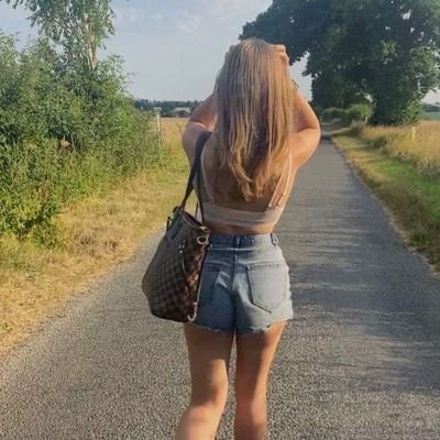 isabell678459's profile picture. heyyy🫶 selling!!