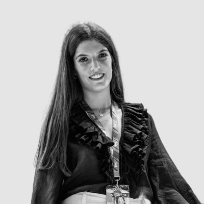 Técnica de Marketing y Publicidad en @grupoLCA, alumna del curso de Community Manager de @AulaCM, y lo más importante… ¡Del sur!