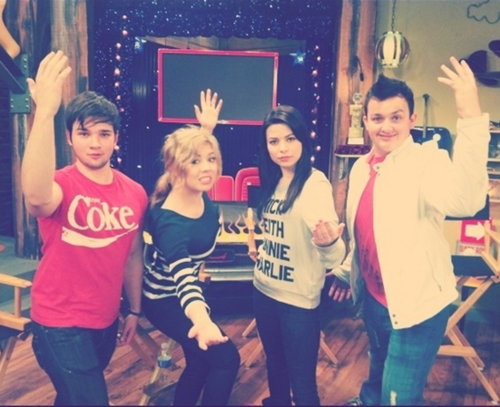 @MirandaCosgrove Followed Me 9/8/10. @NathanKress Replied Back Twice 3/6/11. #TeamFollowBack