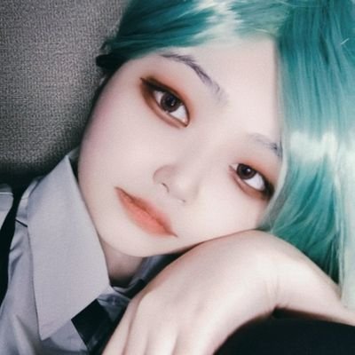 20↑ / 🚺 / カメラ兼レイヤー
雑多に色々呟きます💭
よく浮上するnmmn垢→@uguisu_nmmn 暗め🗝垢→@uguisunosu_
👩❤️👩▸︎▹︎@sis_cscs