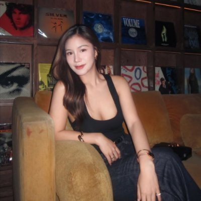 juliapinya's profile picture. 