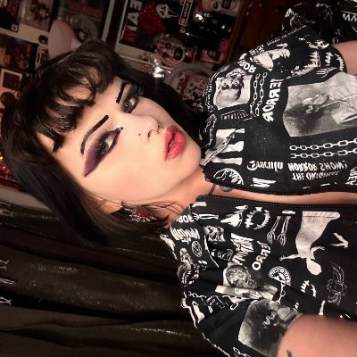 gore rock n roller ā”ļø goddamn shit suckin vampire