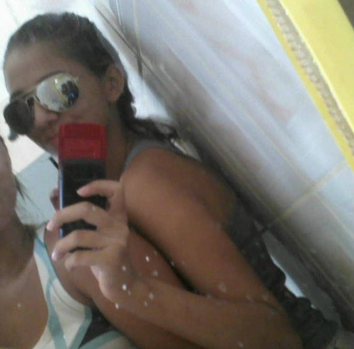 Deus deu a vida pra cada uma cuida da sua  ;)