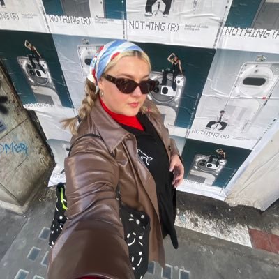 documentary producer 🏳️🌈✨ she/her co-founder of @deadpetgirls 🌸