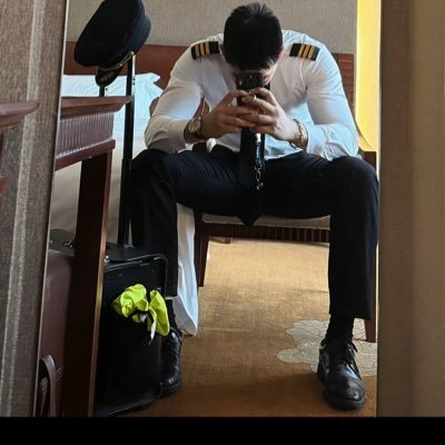 fff187689's profile picture. 