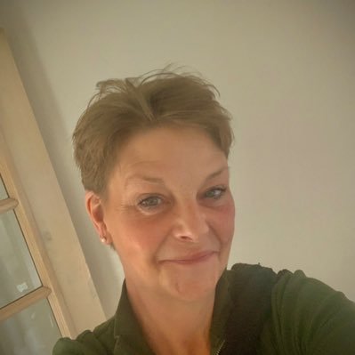 AnnemarieKragh's profile picture. Jeg er mor til 5 piger ,plejemor og mormor til tvillinge piger fokusere på det positive i livet livet skal leves og omfavnes 🍂🍁🙏