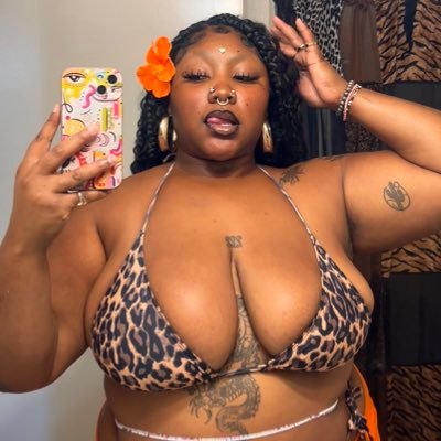 Tatted feet pics & vids💌 | $15 Entry fee| 21+| $50 unblock fee | •Worship my Feet•🦶🏾This is my only NSFW page⚠️ FINDOM💵