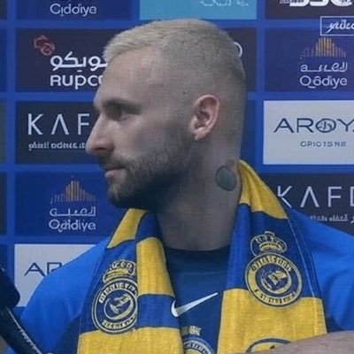 سأبقى وفيا على كل حال محال سوى