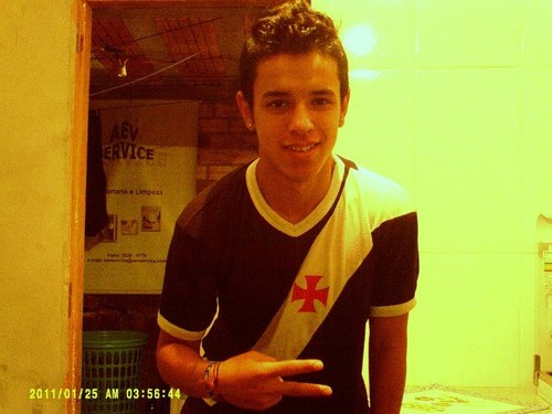 Bolarajem..estiolo do Neymar.
Mas marra!!!Igual a minha ñ tem...