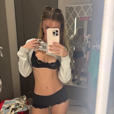 traveling, skiing, disc golf, and getting naked 😉 come get to know me better 👇🏻