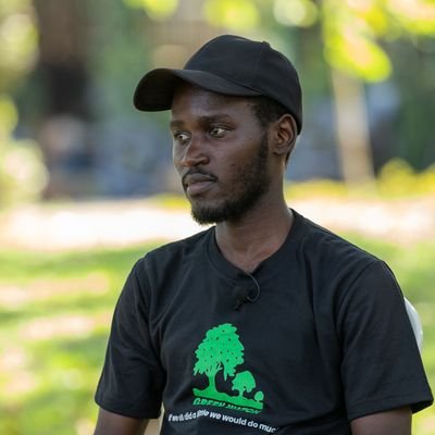 Mahadbarya's profile picture. ‘if you can’t be the poet, be the poem’