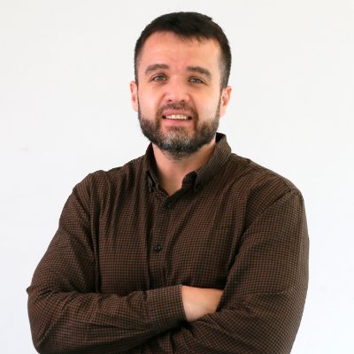 Hartos años de periodista en @latercera. Hoy, editor de @ElDeportivoLT.