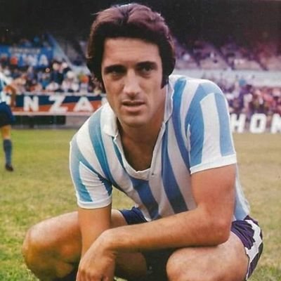 Racing Club. Messista - Maradoneano.
Hay que leer, hay que formarse.
Virgos recogidos afuera