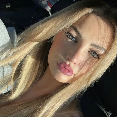 Elite financial dominatrix and believer of female supremacy 👸 go see how much I make pay $25 to speak
😘🎉💰