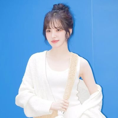 Dewi78272Dewi's profile picture. 