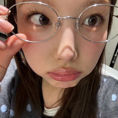 bowlofchaerios's profile picture. blk, 9teen, no. 1 nayeon stan | moots ily