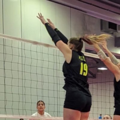 Lake High School 2027 OH/RS|| Impact - 17-1 volleyball #24 || GPA: 4.0 || 🥇1st team All County|| 330-354-4901 ||aylasuefilisky27@gmail.com