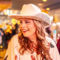 Holly Tucker (@hollytmusic) 's Twitter Profile