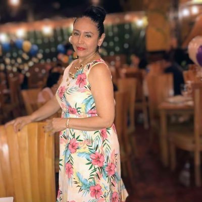 No lo pienses... vive, ríe, ama, perdona, disfruta la vida y sé feliz. Porque el tiempo pasa y las oportunidades se van.