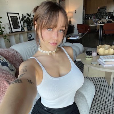 EmilyGary21719's profile picture. 🌸 Grace in my heart, strength in my soul.