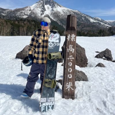 初めから真っ白のあの白と消しゴムのあとだらけの白じゃ汚い白の方がイカスと思う。いくつになっても大きめのウェアでツインチップに乗っていよう。愛車はジムニーja11です
