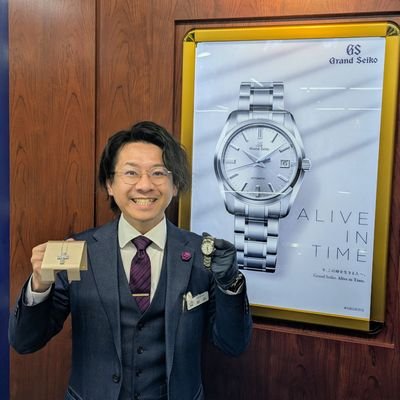 地域に根付いて80年‼️ 青森県・秋田県でウォッチ⌚ジュエリー💎を販売している金正堂本店の八戸店店長✨
血圧とテンション高め🤫仕事に関係無いポスト(ダーツ🎯ボウリング🎳)多め😂自由気ままに発信中💬メガネ族👓️
時計宝石好きな方フォロー大歓迎です❗️
よろしくお願いしまーす‼️
