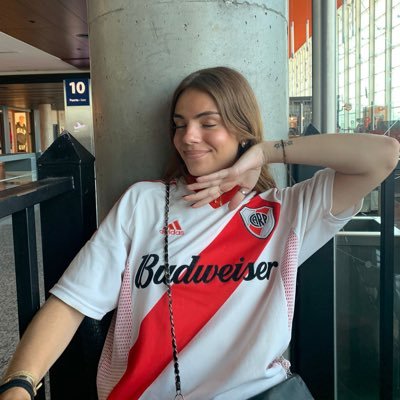 Vi a River campeón de la Libertadores contra boca y a Messi levantar la del Mundo.