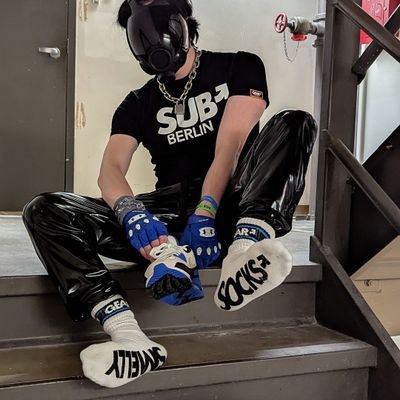 🇨🇦⛓️⬇️ Toronto bondage sub | ❤️ 🩲 🧦 👟 sk8erboys 🛹 & my bf 👨❤️👨 @soumisdc | my recon & bsky: octoberrex | periodically visits Washington DC