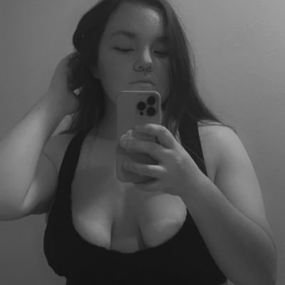 Welcome to the madness. ᗢ You’re safe here. 💚 Resident silly goose. 🪿 Obi-Wan’s #1 fan. 💙 She/Her. 📧: scarluxxttv@gmail.com | https://t.co/4TU3FHoieL