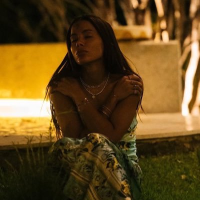 Um anjo do céu que trouxe pra mim, é a mais bonita a jóia perfeita (8) @Anitta
